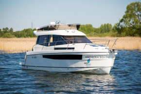 Jacht motorowy Platinum 989 FLYbridge – 115 KM